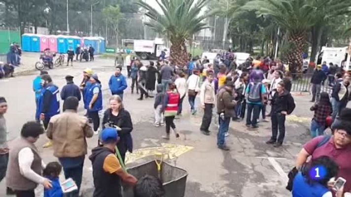 Telediario 1 - La primera caravana, ya en la capital mexicana