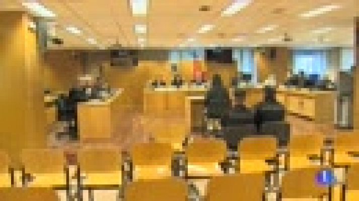 Telediario 1 - Exprofesor acepta 137 años de carcel por abusos