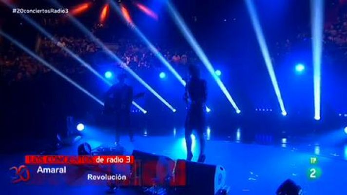 Amaral canta "Revolución"