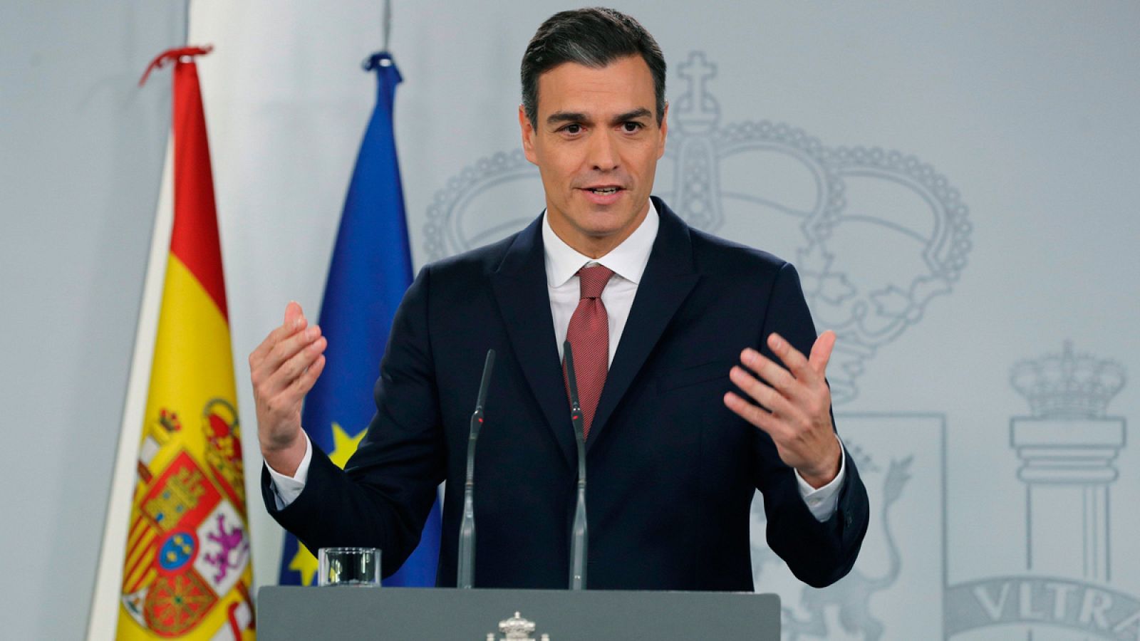 Sánchez anuncia que el Gobierno modificará la ley para que sea la banca quien pague el impuesto de las hipotecas