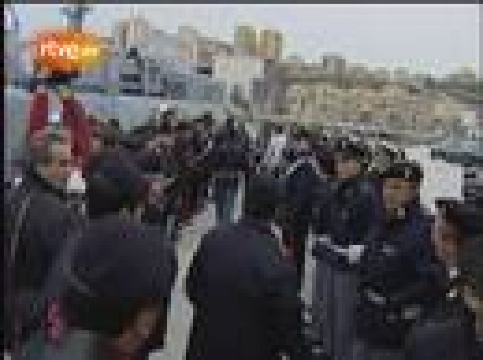 Llegan a Italia los 140 clandestinos rescatados en aguas de Malta