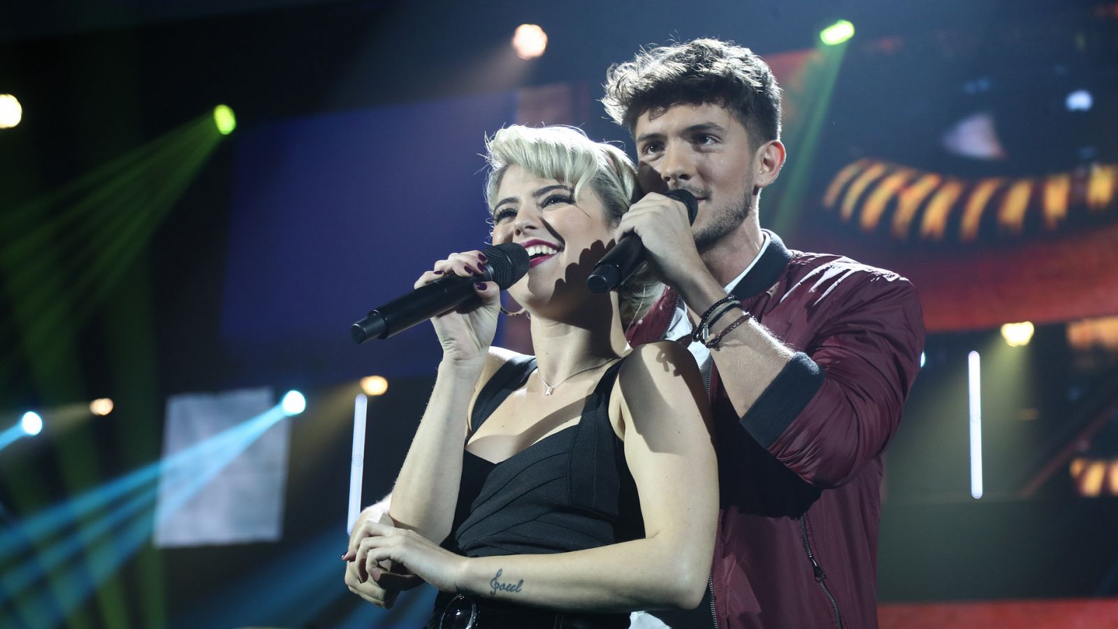 OT 2018 - Carlos y Alba cantan "Contamíname" en la gala 7