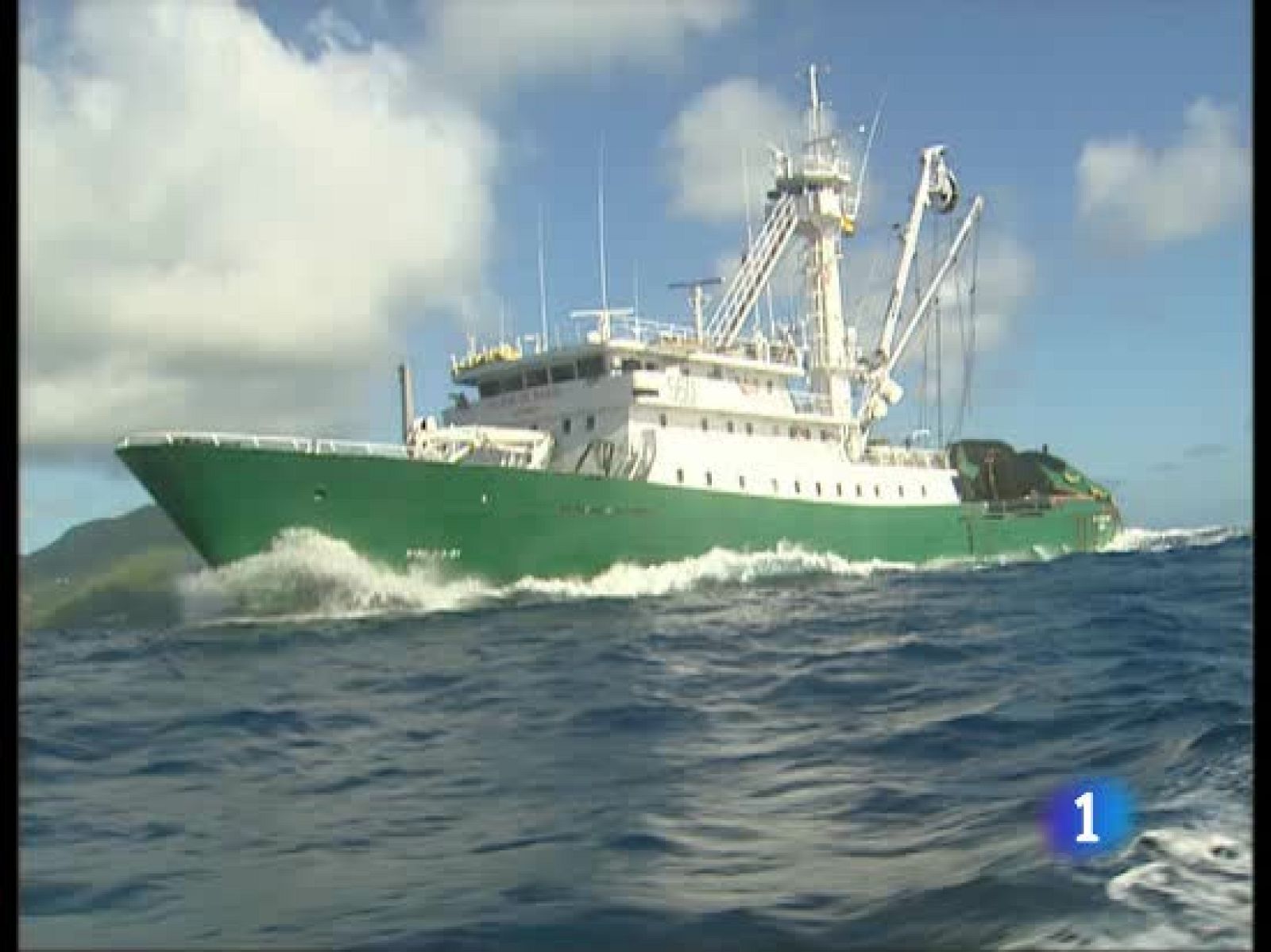 Hace justo un año, un grupo de piratas somalíes asaltó al atunero vasco Playa de Bakio | Ver