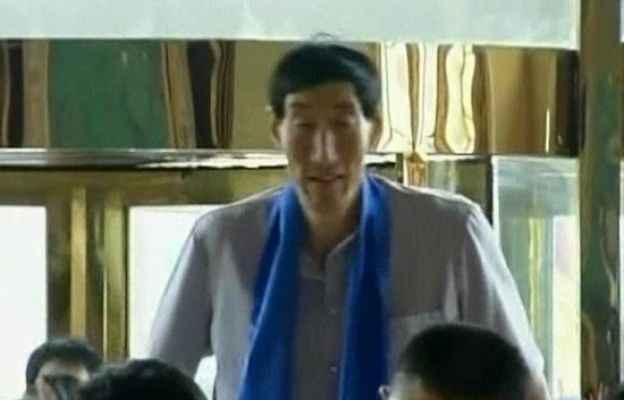  - El hombre más alto del mundo