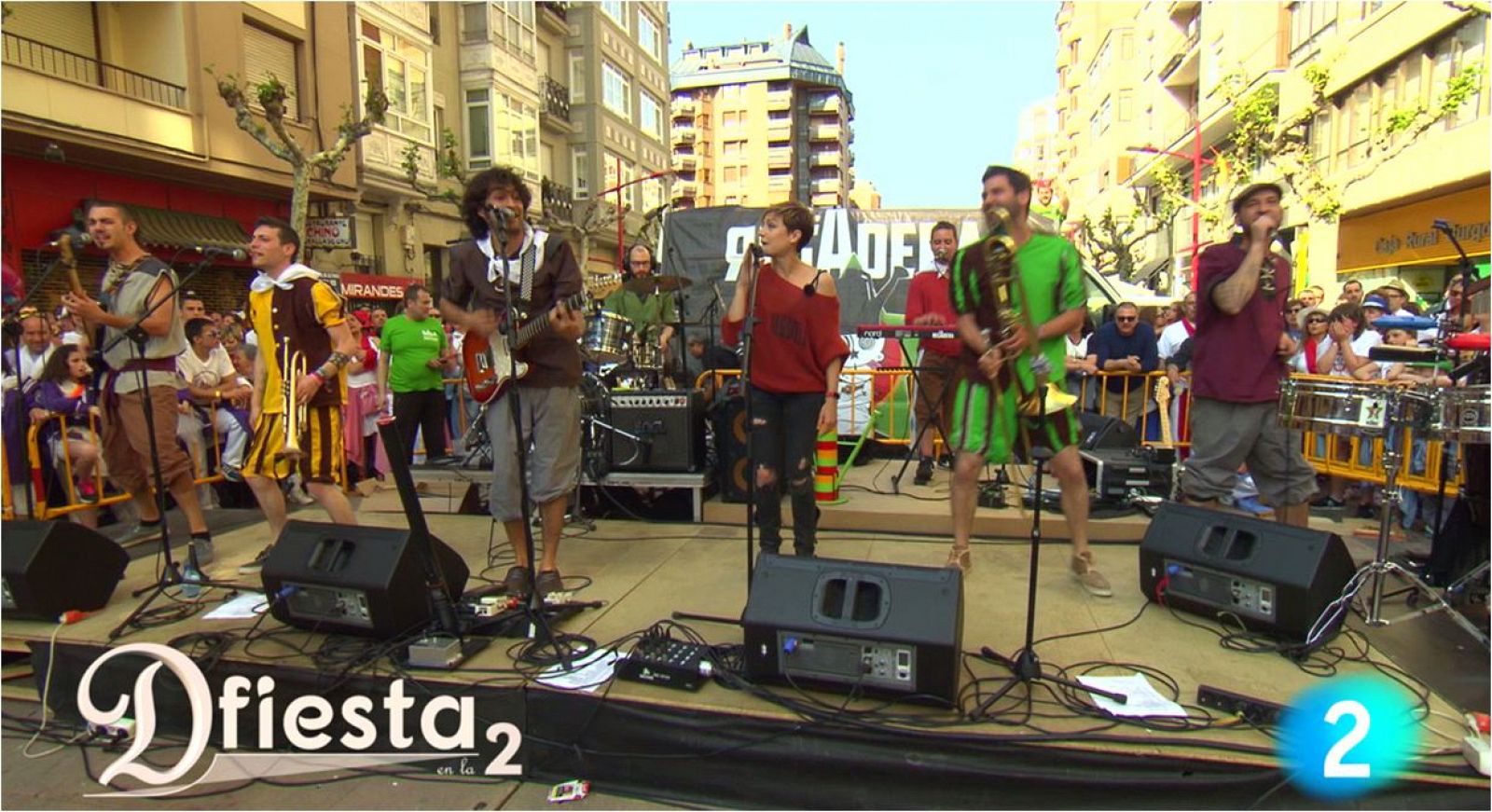 DFiesta - La Regadera, canta "Bailaremos"
