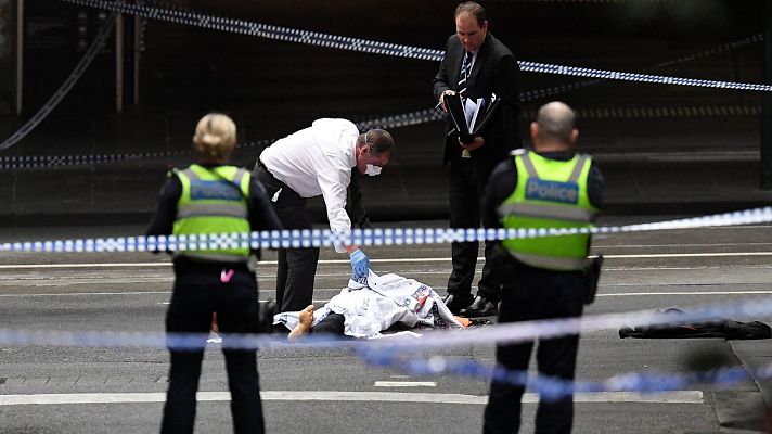 Informativo 24h - La Policía investiga como terrorismo un apuñalamiento en Melbourne con un muerto