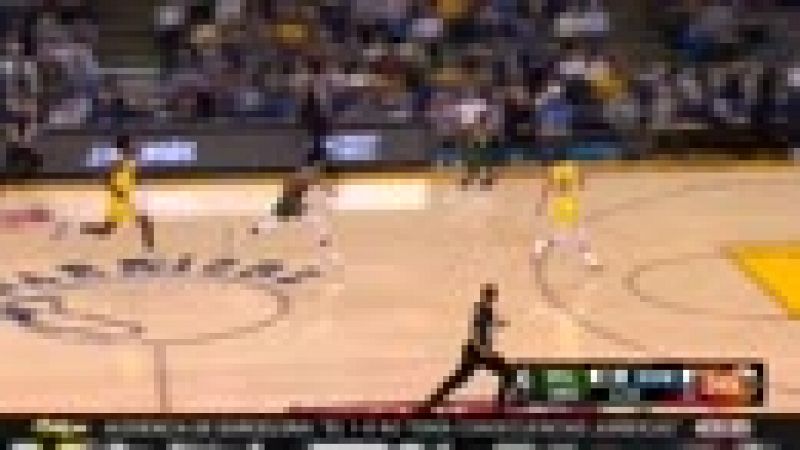 Los Golden State Warriors han perdido su primer partido de la temporada ante los Bucks en un partido en el que, además, se lesionó su gran estrella, Stephen Curry.