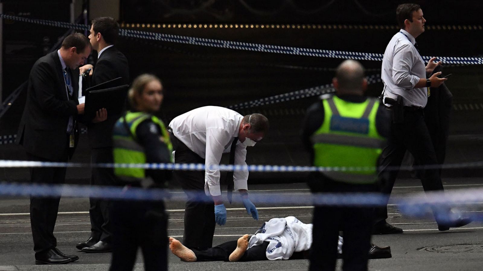 Telediario 1: Investigan posible atentado terrorista en Melbourne | RTVE Play