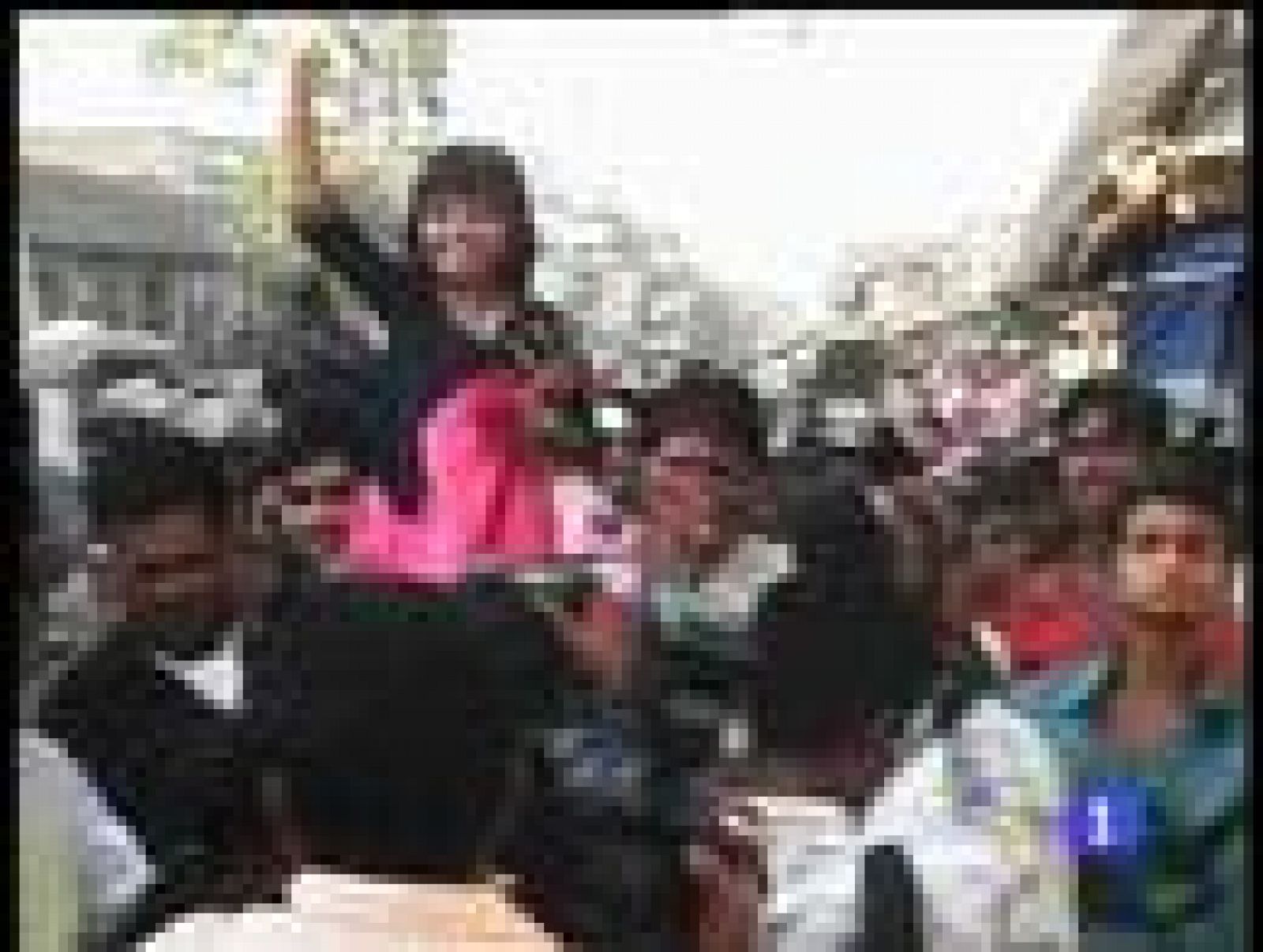 La niña protagonista de Slumdog Millonaire iba a ser vendida por su padre | Ver