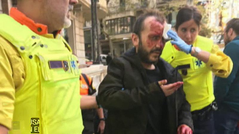 Jusapol denuncia la agresión a un hombre en el metro de Barcelona por llevar la bandera de España