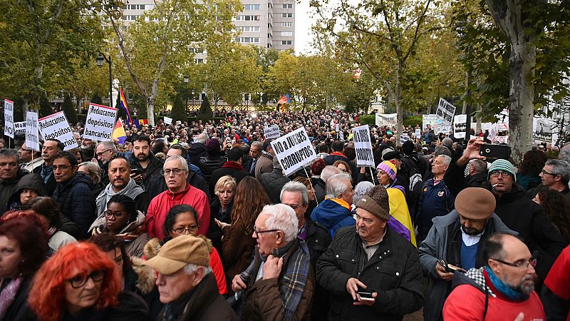 Concentración frente al Tribunal Supremo para protestar contra el fallo sobre las hipotecas