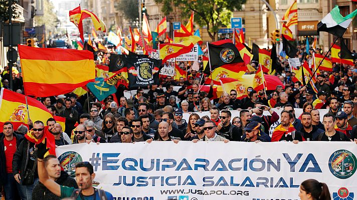 Telediario 1 - Grupos independentistas intentan boicotear una nueva manifestación de Jusapol en Barcelona