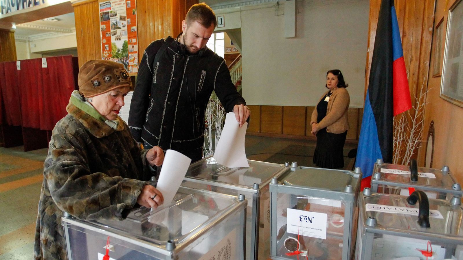 Telediario 1: Moscú afianza su control en el este de Ucrania tras unas elecciones que Kiev no reconoce | RTVE Play