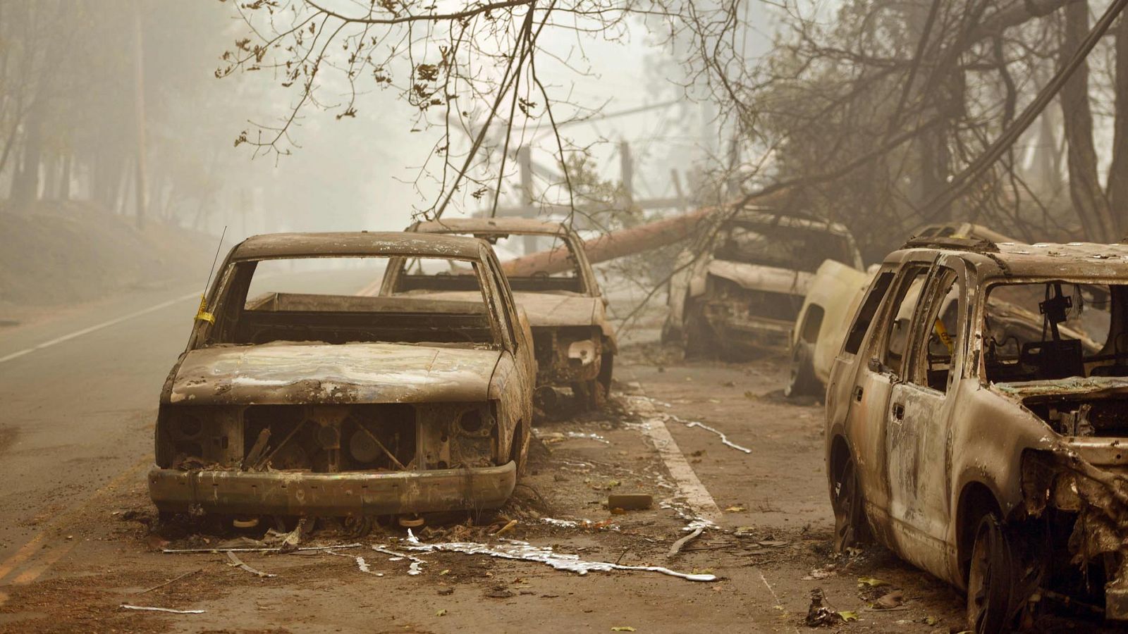 Las autoridades elevan a 228 los desaparecidos por los incendios de California