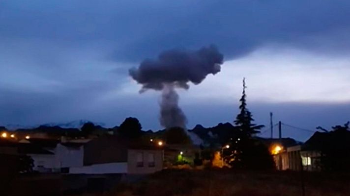 Telediario 1 - Tres muertos en la explosión de una pirotecnia en Guadix, Granada