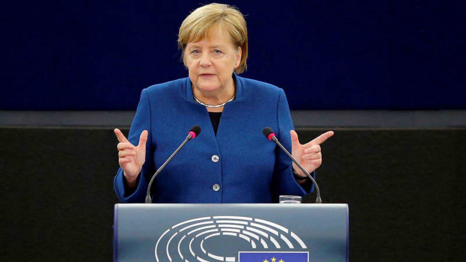 Merkel desafía a Trump y cierra filas con Macron sobre el ejército europeo