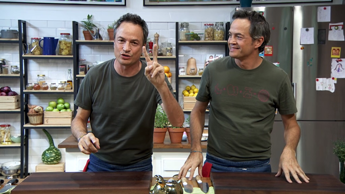 Torres en la cocina - Mejillones bouchon y col rellena de pies de cerdo