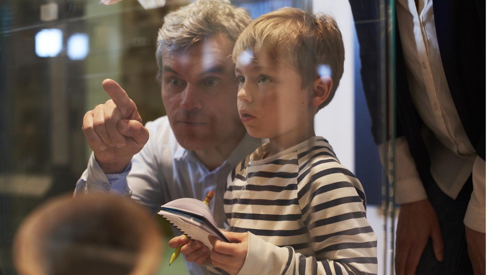 Los hijos de maltratadores podrían eliminar de su DNI el apellido paterno | Ver