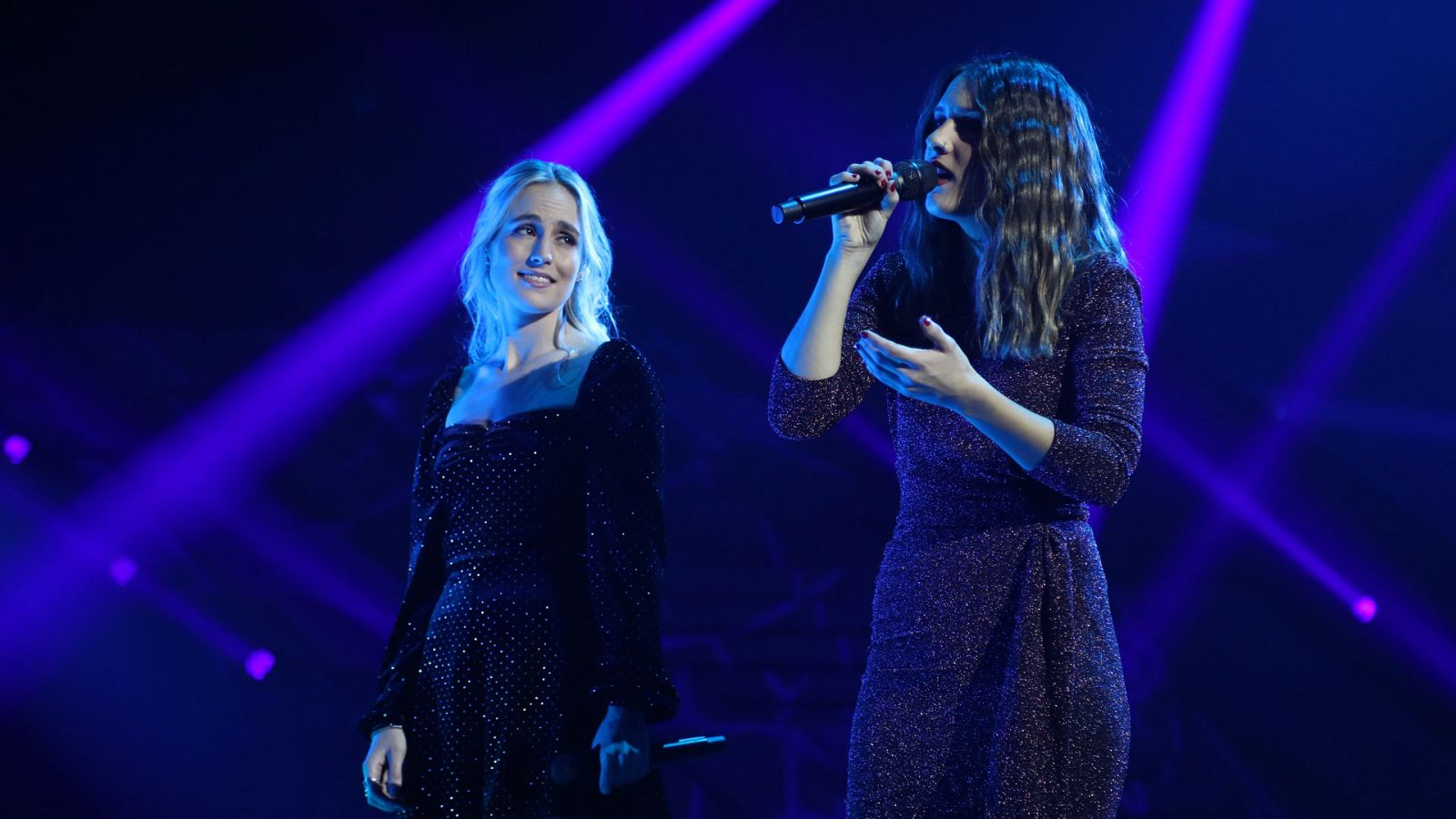 OT 2018 - María y Sabela cantan "I wanna hold your hand" en la gala 8