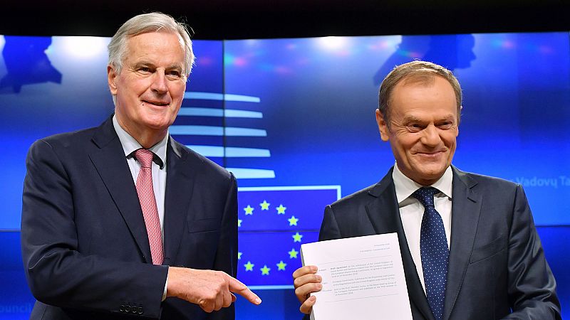 Tusk convoca una cumbre de líderes de la UE el 25 de noviembre para cerrar el acuerdo del 'brexit'