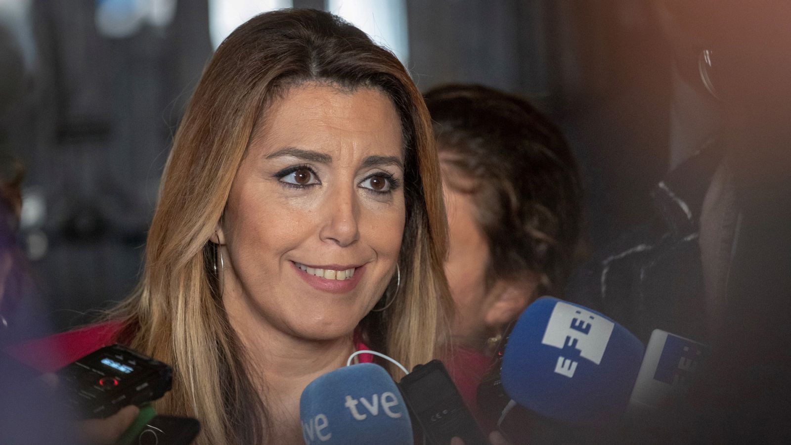 El PSOE de Díaz ofrece "un gran pacto" a sus rivales y el PP ve posible un pacto con Ciudadanos