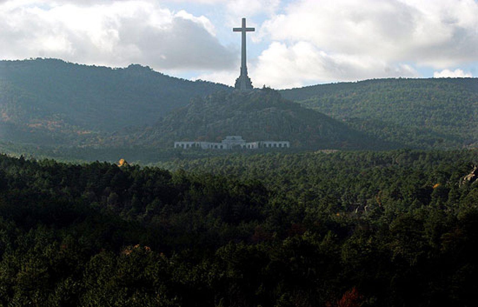 Valle de los Caídos 50 aniversario: La Cruz - Fue noticia en el Archivo de RTVE | Ver