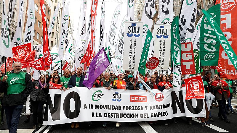 Miles de funcionarios de Justicia protestan para frenar la reforma de la Ley del Poder Judicial