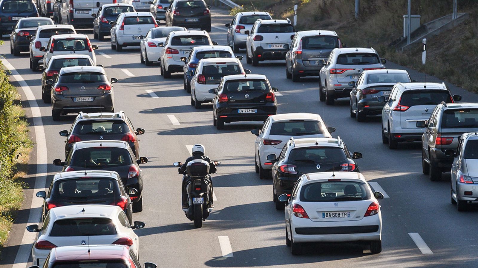 Coche eléctrico: El sector automóvil se reúne con el Gobierno por sus dudas sobre la ley de cambio climático - RTVE.es