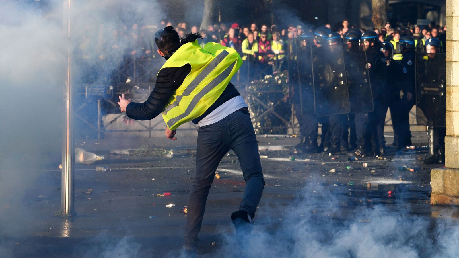 Telediario 1: Protestas en Francia contra el alza del precio de los carburantes | RTVE Play