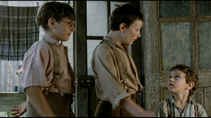 Versión europea - La redada (presentación)