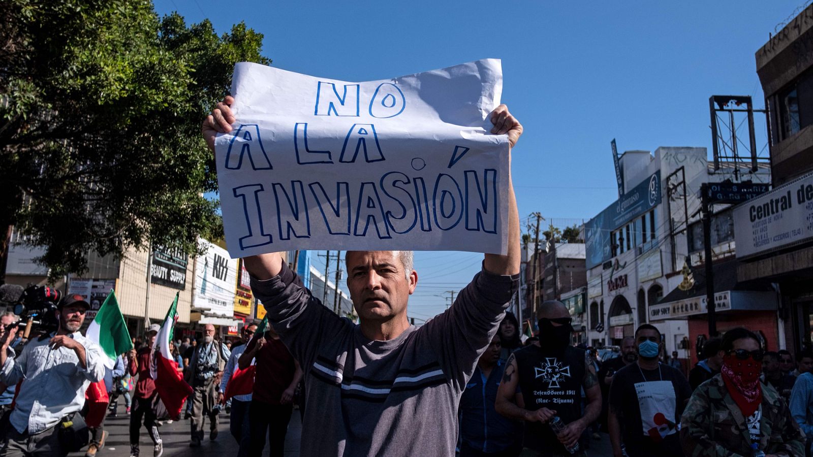 Manifestación en Tijuana contra la caravana de migrantes - Informativo 24h | Ver