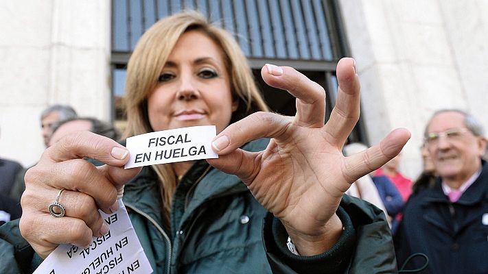 Telediario 1 - Jueces y fiscales secundan la huelga para exigir más medios y la despolitización de la Justicia