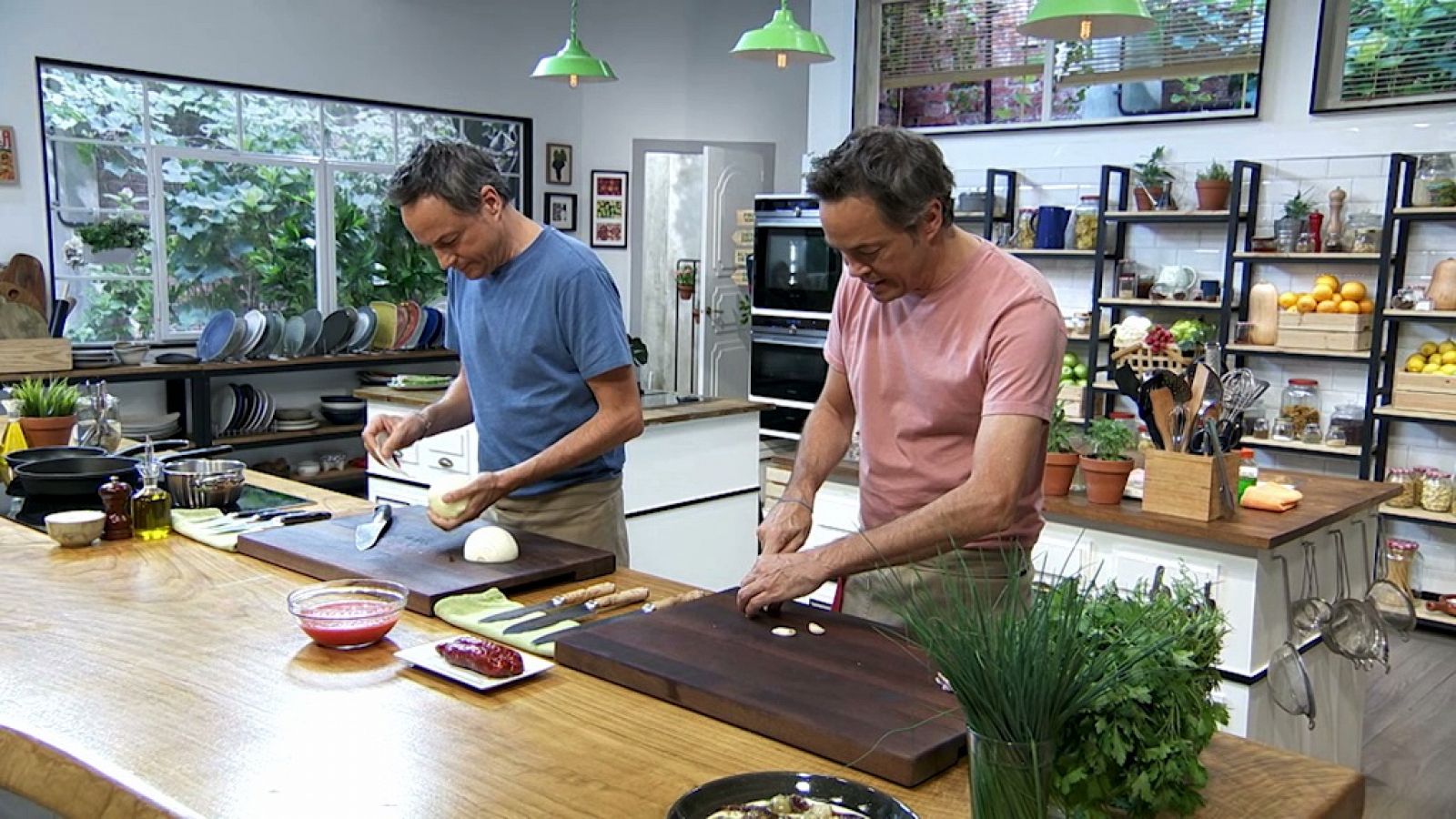 Torres en la cocina - Puré de raíces y huevos al plato - ver ahora