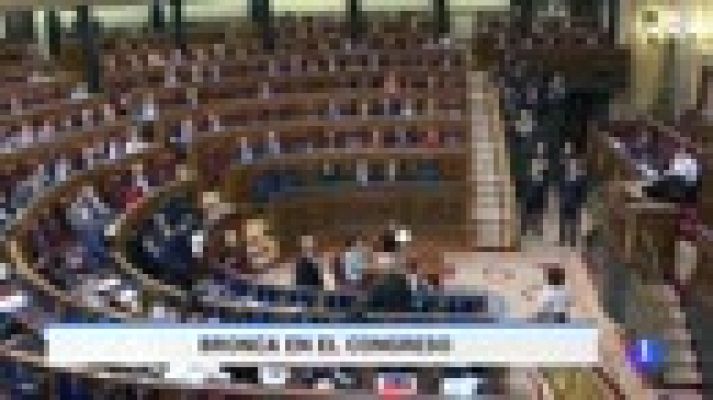 Telediario 1 - Rufián, expulsado del Congreso tras un duro enfrentamiento con Borrell, que acusa a otro diputado de ERC de escupirle