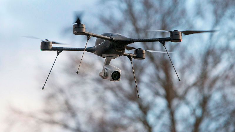 Drones de reparto, de vigilancia... Los especialistas auguran que dentro de unos años el cielo de las ciudades estará saturado de estos aparatos. El control aéreo, dicen, será clave.Ya no es excepcional ver drones en las ciudades. Esta semana, un cen