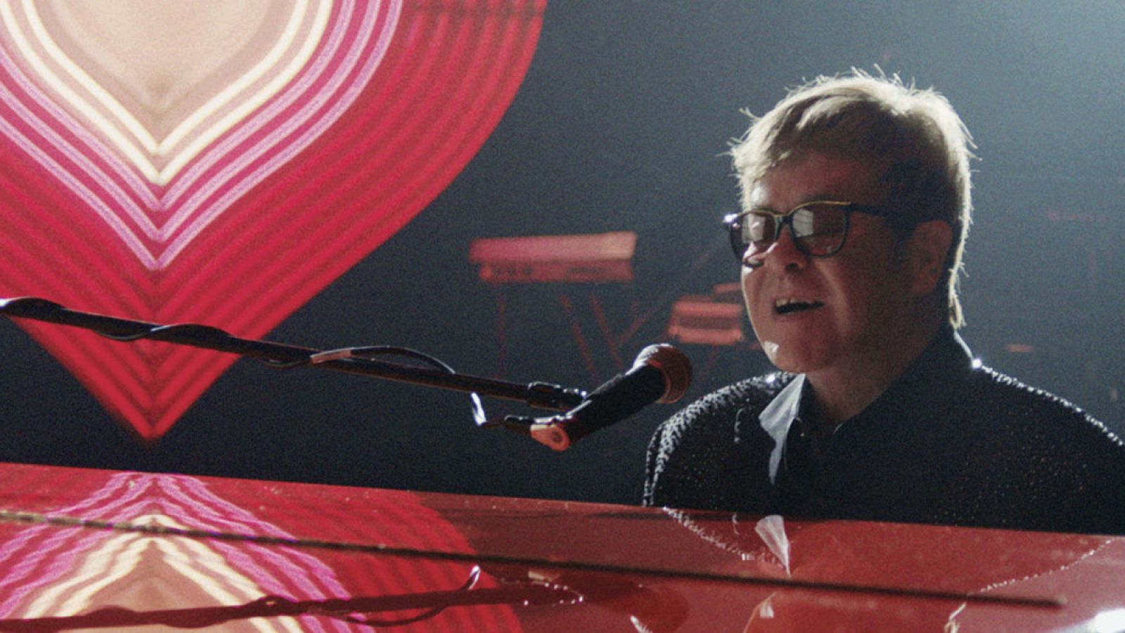 Telediario 1: Elton John y otros anuncios navideños emotivos  | RTVE Play