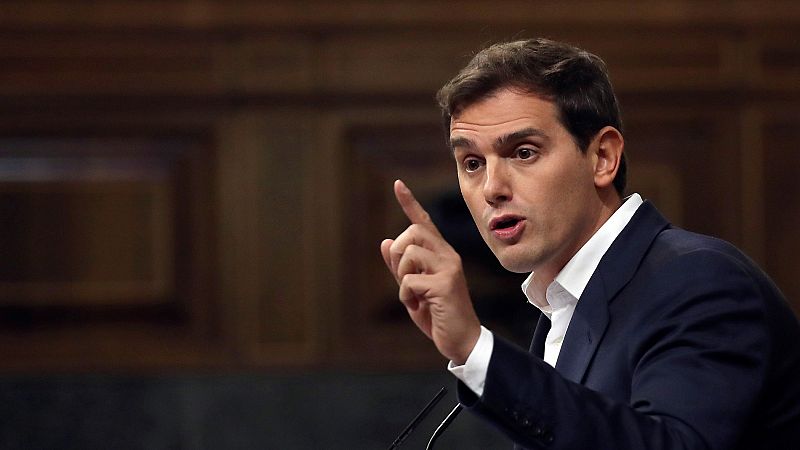 Rivera insiste en llamar "golpistas" a los independentistas, y les acusa de "escupir a España"