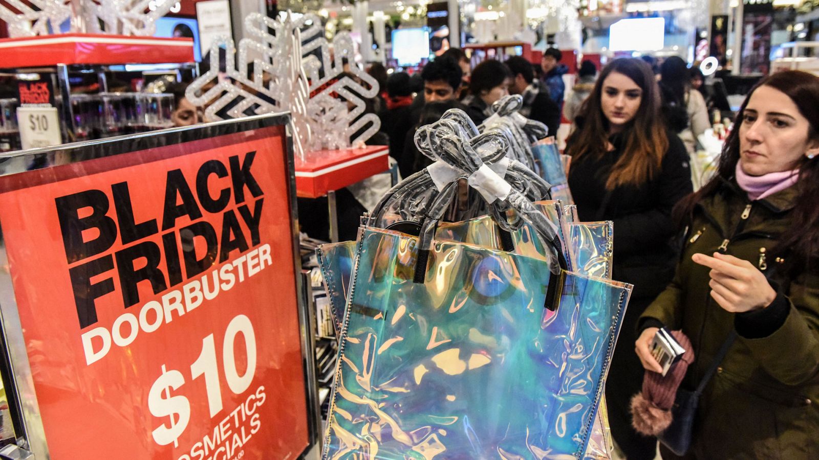 Telediario 1: El 'Black Friday' desata la locura consumista en EE.UU.  | RTVE Play