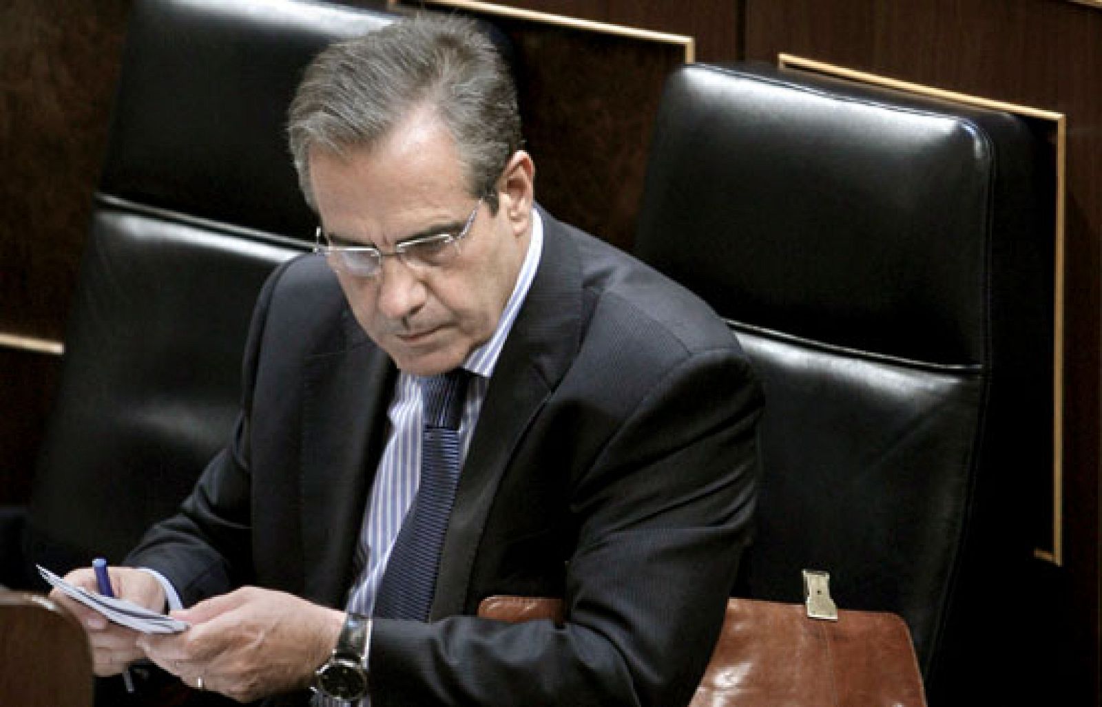 El ministro de Trabajo e Inmigración, Celestino Corbacho, ha zanjado la polémica de las pensiones y ha declarado que el Gobierno garantiza las pensiones y que nunca las ha bajado y tampoco se plantea hacerlo. 