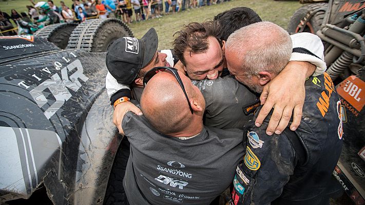 Dakar - El homenaje del equipo Ssangyong a Óscar Fuertes y Diego Vallejo por su Dakar 2018