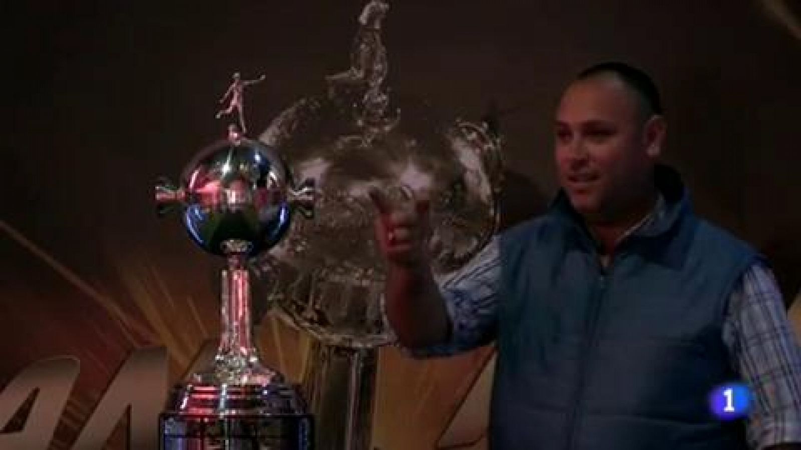 Los kioscos argentinos amanecieron este sábado con una prensa que contiene el aliento ante el desenlace de la final de la Copa Libertadores entre River Plate y Boca Juniors, a la que ya llaman "la final del siglo", y sentencian: "No hay mañana".