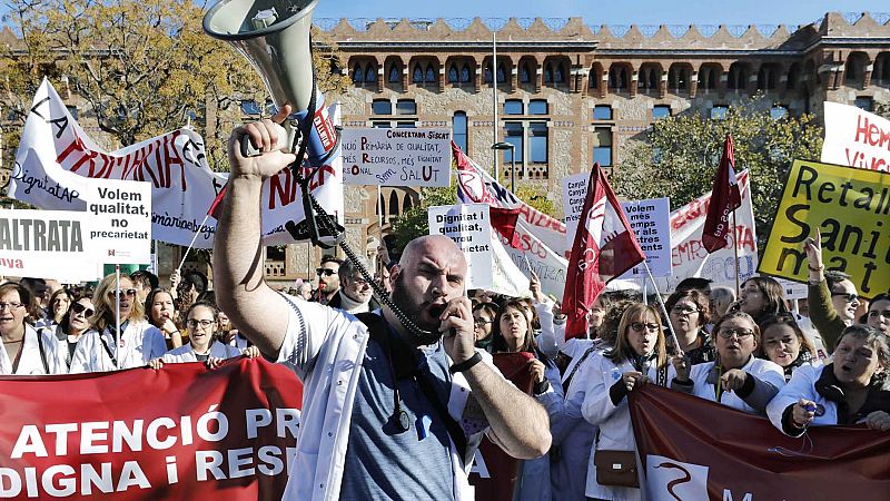 Los médicos de Cataluña y Andalucía exigen más inversión y más tiempo para el paciente en las consultas