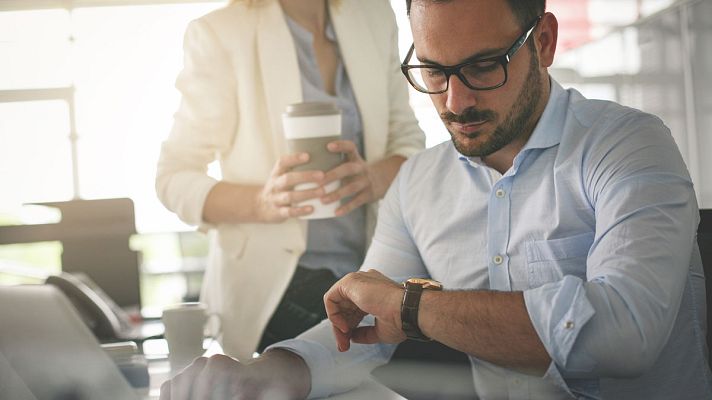 Telediario 1 - Trabajo obligará a las empresas a registrar la jornada que realice cada empleado