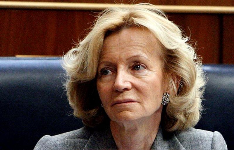 Elena Salgado ha anunciado que los ayuntamientos podrán endeudarse para pagar a las empresas que les prestan servicios y a sus proveedores. Se rompe así la limitación que tenían las corporaciones de no tener déficit.