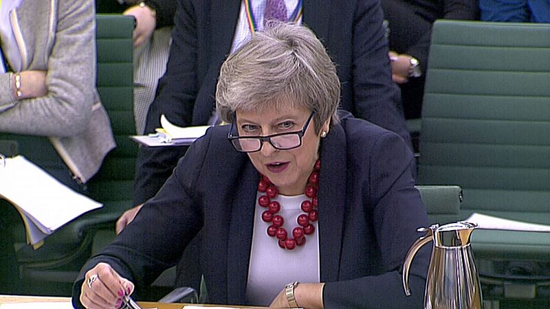 May continúa su campaña de venta del acuerdo del 'Brexit'