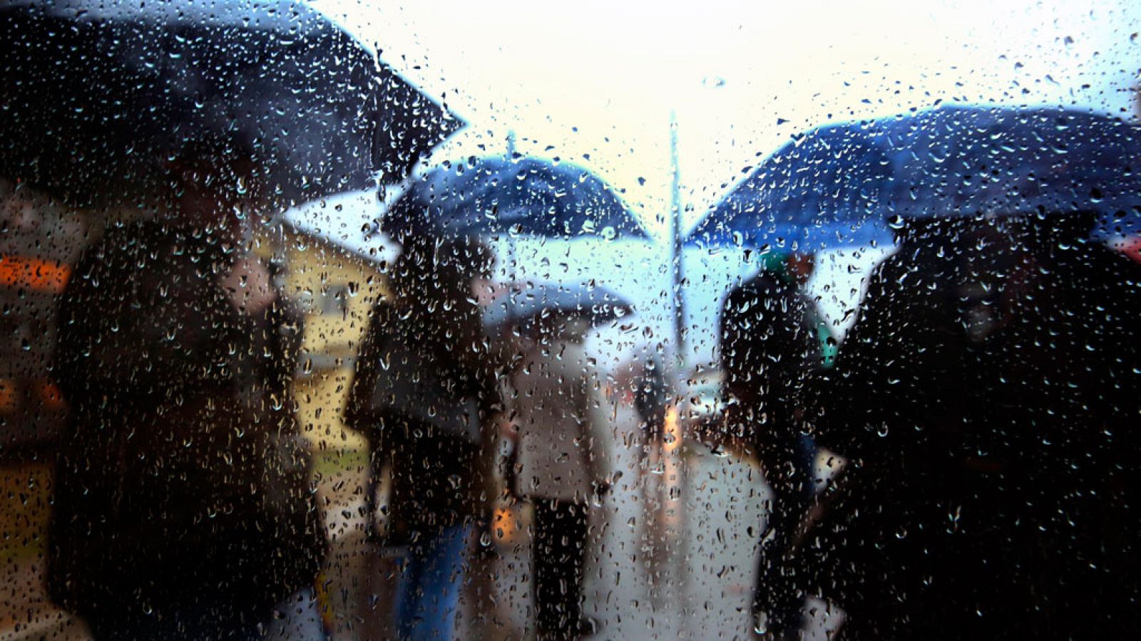 Viento muy fuerte en bajo Ebro, Pirineo oriental, Ampurdán y Menorca