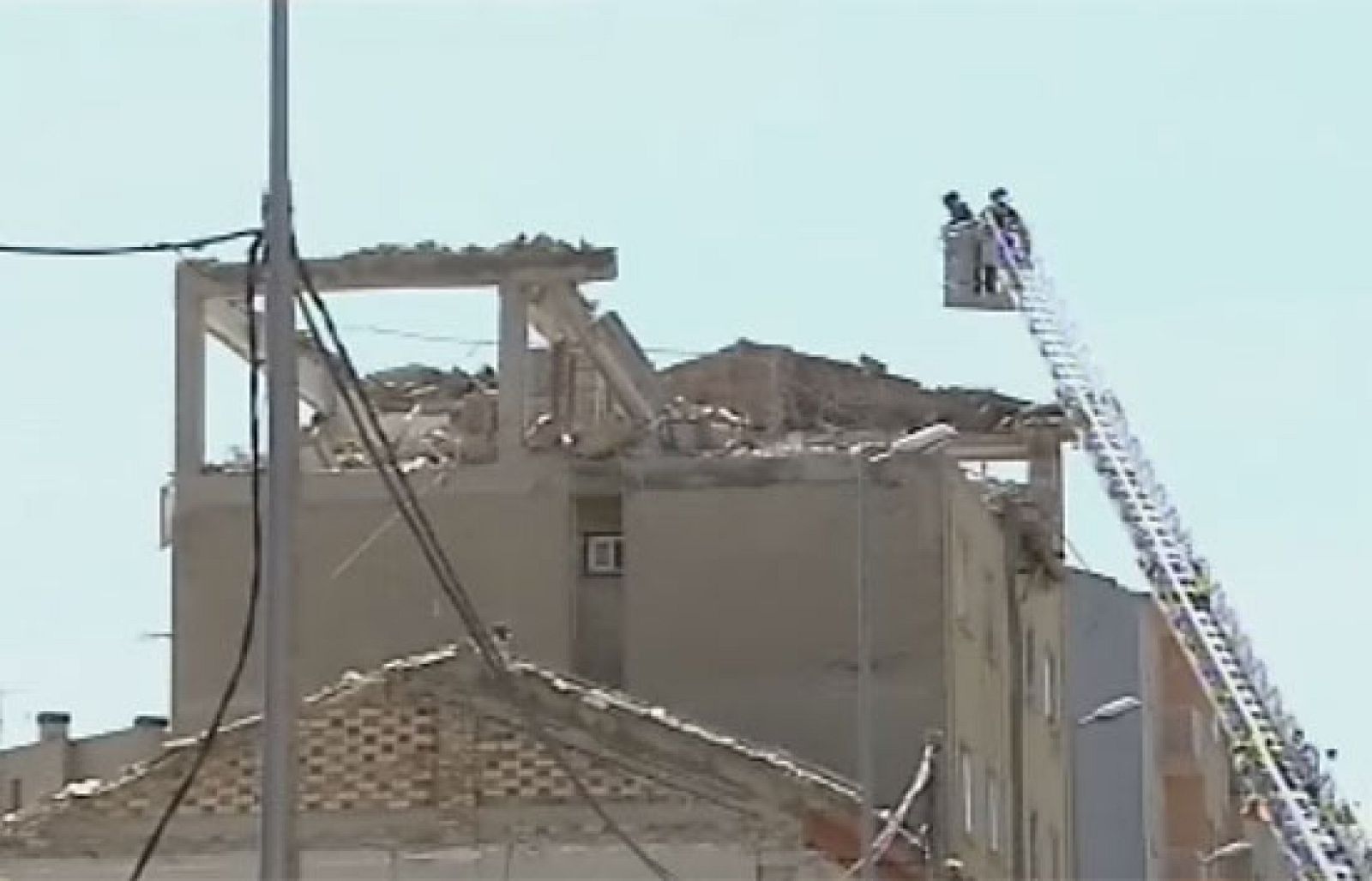 Una mujer ha fallecido y otras nueve personas han resultado heridas tras registrarse una explosión en un piso del barrio del Perpetuo Socorro de la ciudad de Huesca.