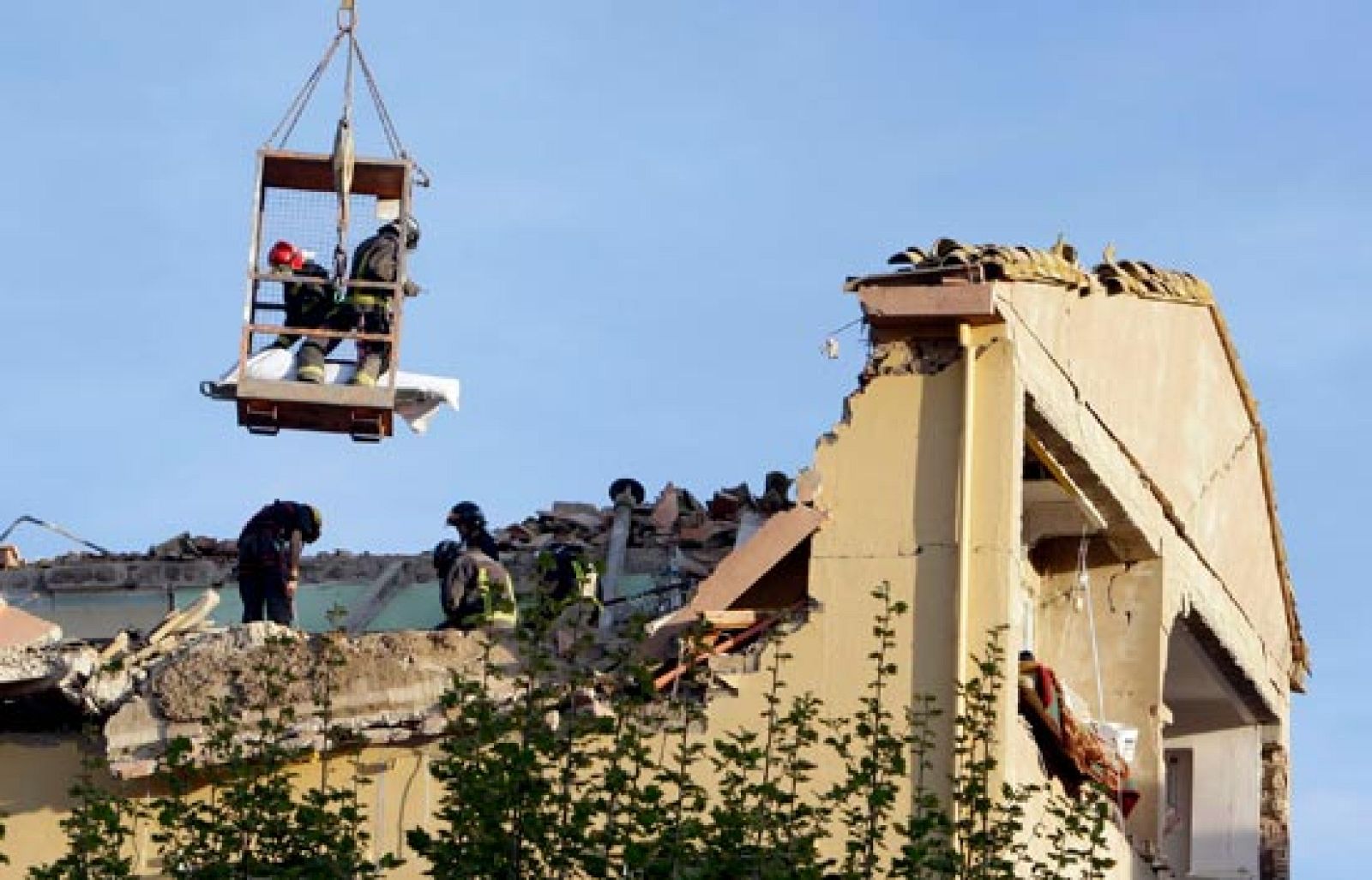 Una explosión de gas en un edificio de Huesca ha dejado dos muertos y diez heridos, dos de ellos graves.
