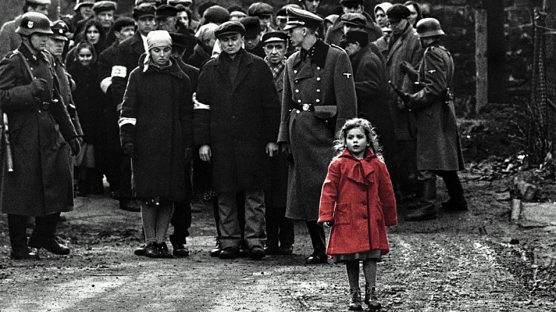 Este viernes se cumplen 25 años del estreno de la película La Lista de Schindler, dirigida por Steven Spielberg. Una historia sobre humanismo y redención durante el Holocausto que ganó siete premios Oscar y que mantiene su vigencia con el paso del ti