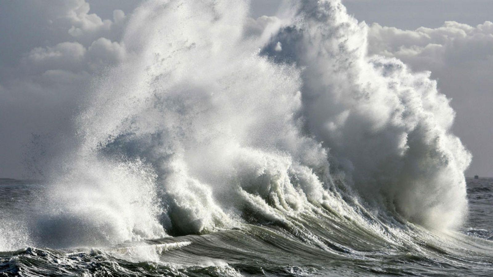 El tiempo: Viento fuerte en el litoral norte de Galicia | RTVE Play